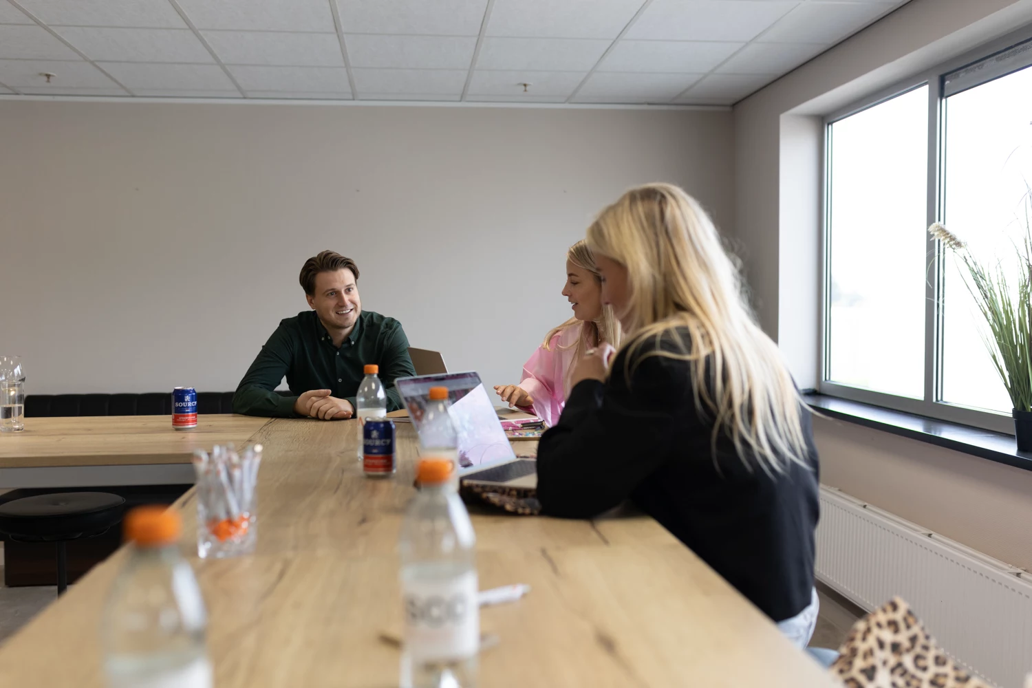 Het Newfive team aan het werk